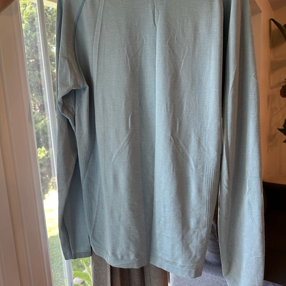 Lululemon Metal Tech Long Sleeve 2.0 - Picture 2 of 5